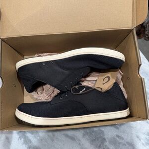 New in box Olukai sneakers